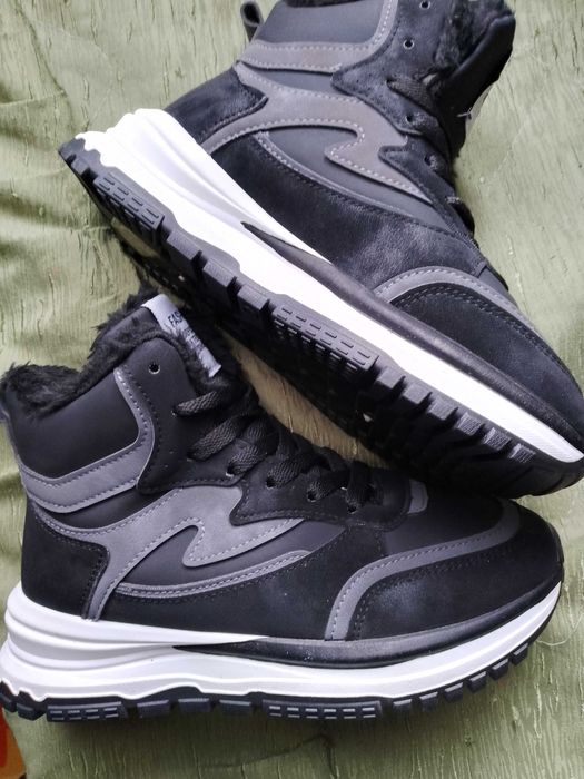 Кросівки жіночі зимові