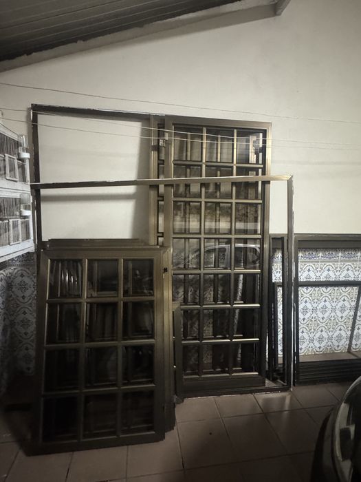 Caixilharia variada para venda