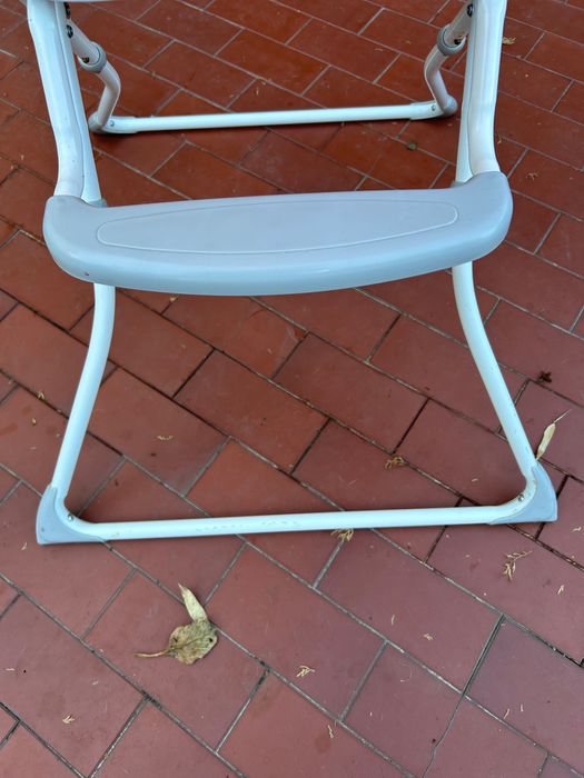 Cadeira de refeição da zippy, usada mas funcional