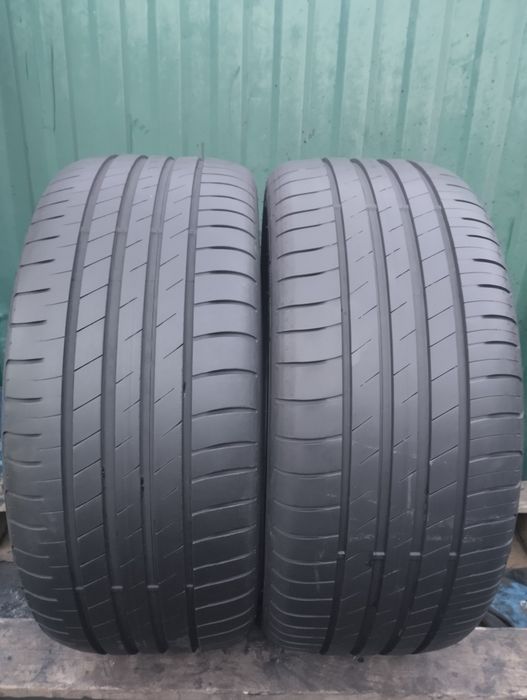 225/40/18 Good year efficient grip