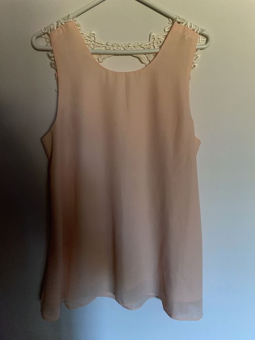 Top rosa com renda