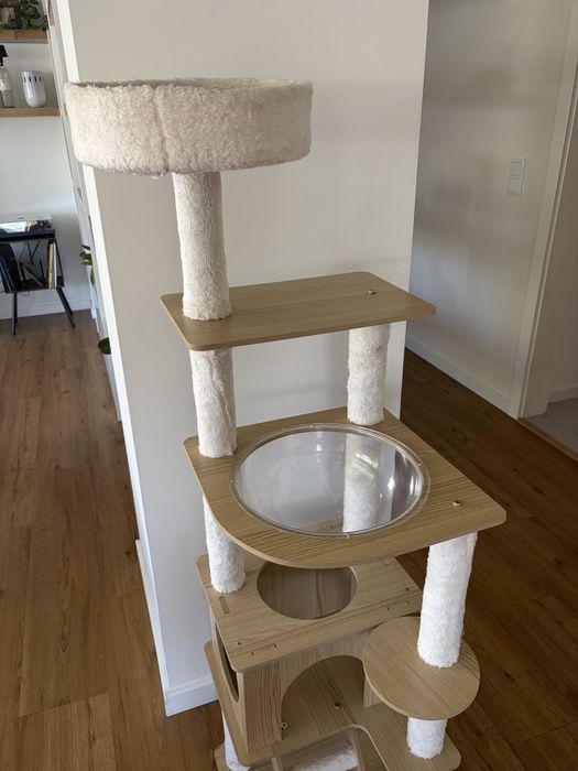 Torre com arranhador para gatos