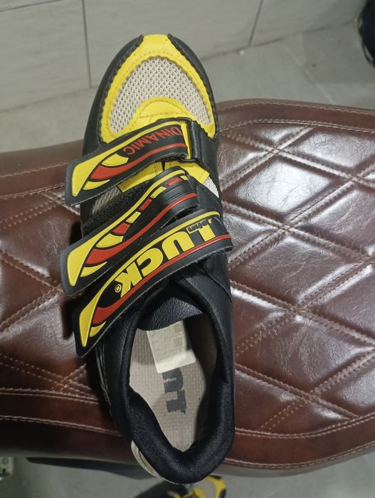 Sapatos btt ou estrada