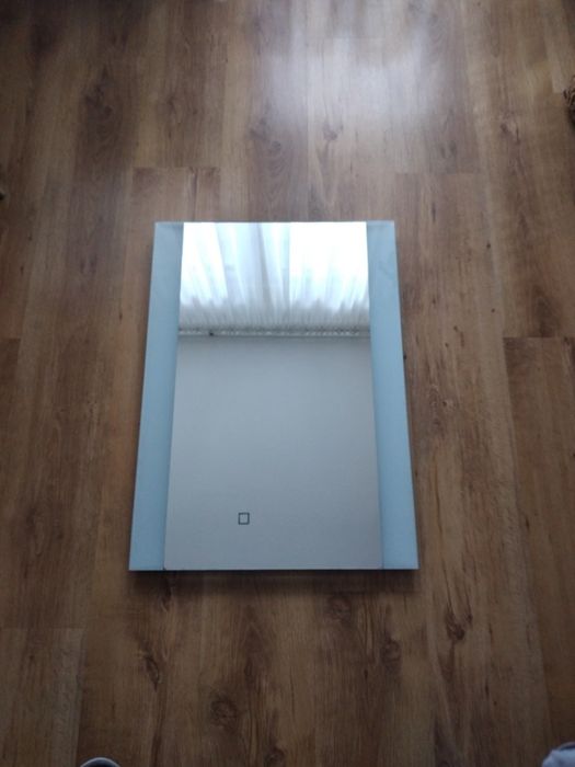 Lustro łazienkowe podświetlane