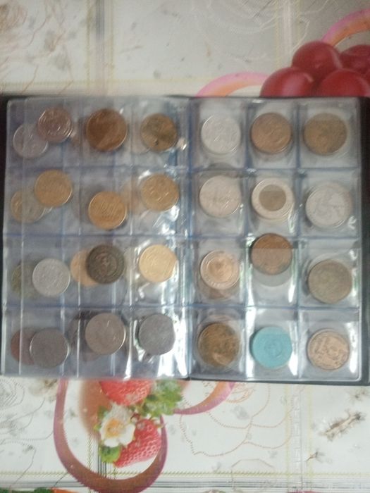 Продам Альбом с монетами