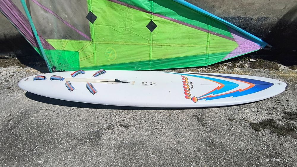 Deska Windsurfing z żaglami Mistral
