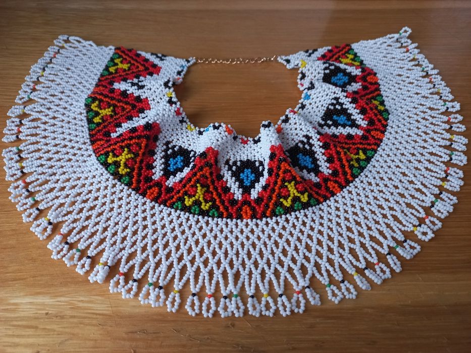 Традиційна українська силянка з бісеру до вишиванки