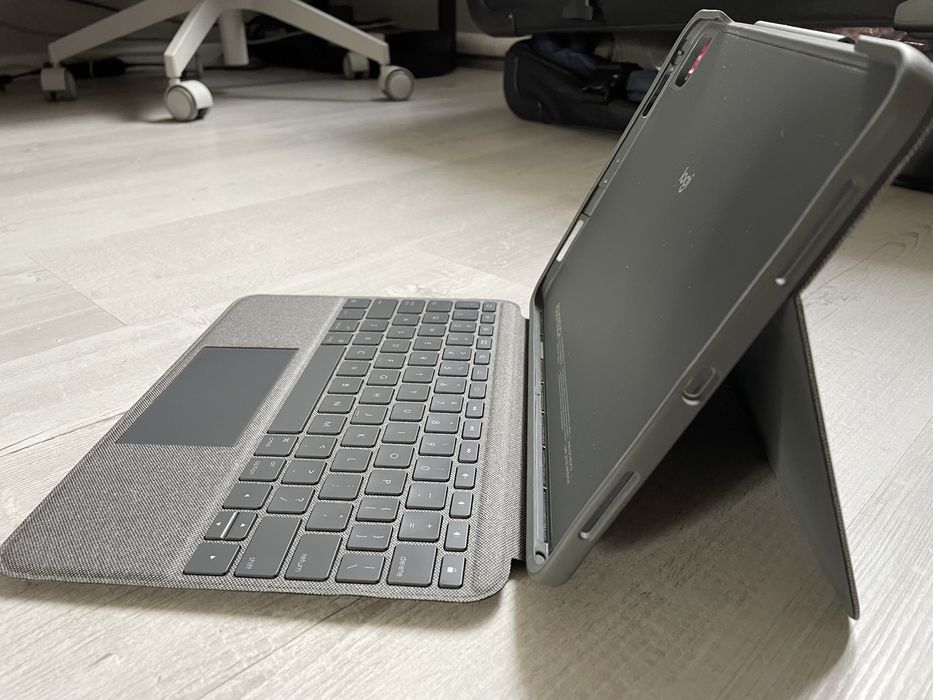 Обкладинка-клавіатура Logitech Combo Touch Keyboard Case for iPad Pro
