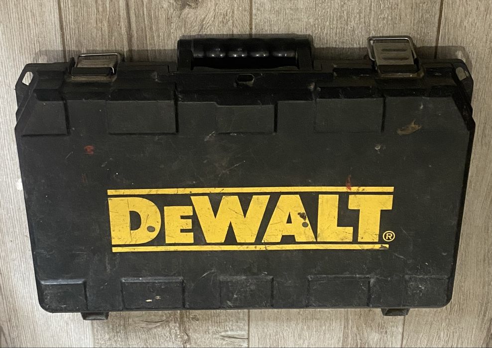 Berbequim DeWalt com Fio – Profissional.