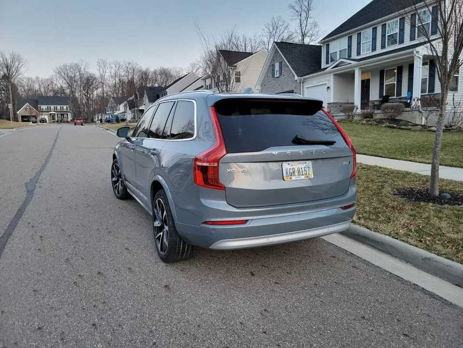 2022 Volvo XC90 T6 AWD Momentum