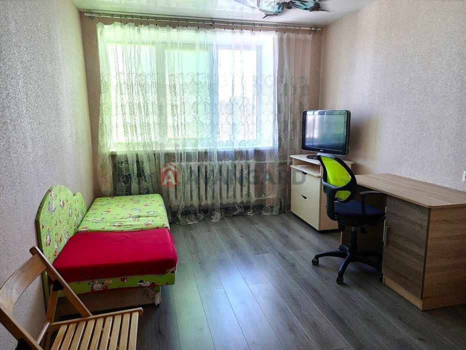 Продається 3-кімнатна на Набережний