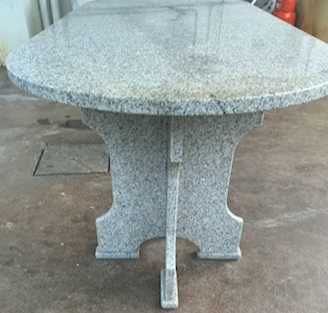 Mesa em granito negociável