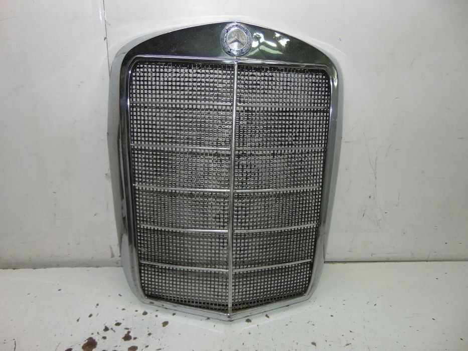 Mercedes 180 grelha " nova de stock antigo