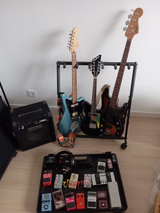 Set up completro guitarra elétrica fender, baixo e mandola elétrica.