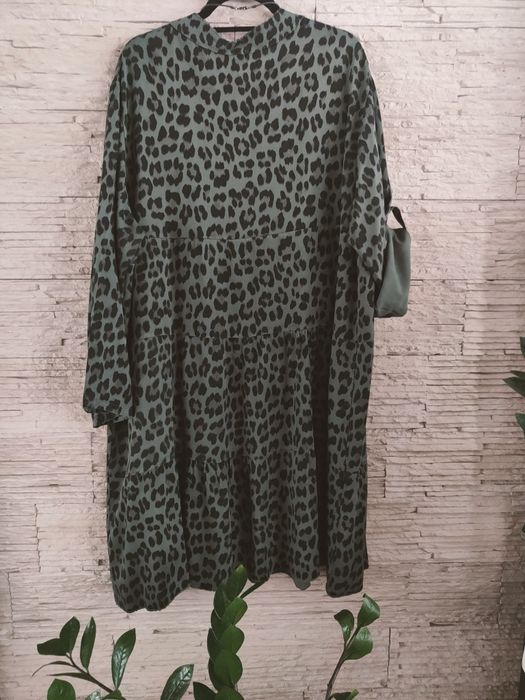 Sukienka khaki w panterkę