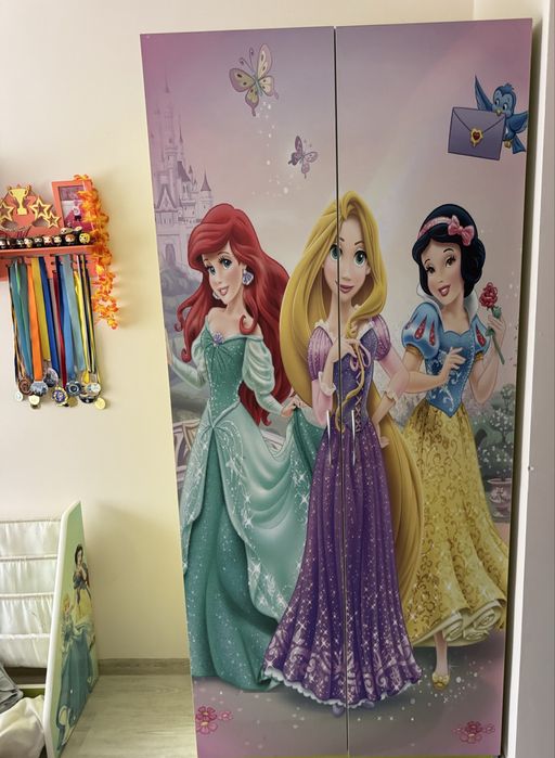 Меблі у дитячу  кімнату  , ліжко , шафа, підставка для книжок