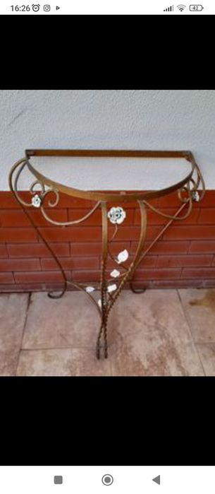 Mesa e bengaleiro antigo em ferro