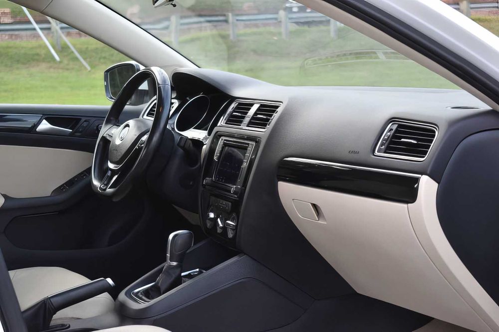 Volkswagen Jetta      2016