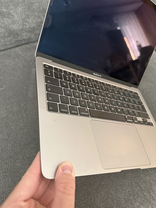 MacBook Air 13” Retina 2020 | Intel Core i3 | 8 GB RAM | 256 GB SSD | Stan 9/10