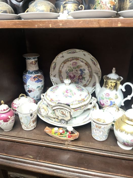 Loica antiga  portuguesa e asiatica