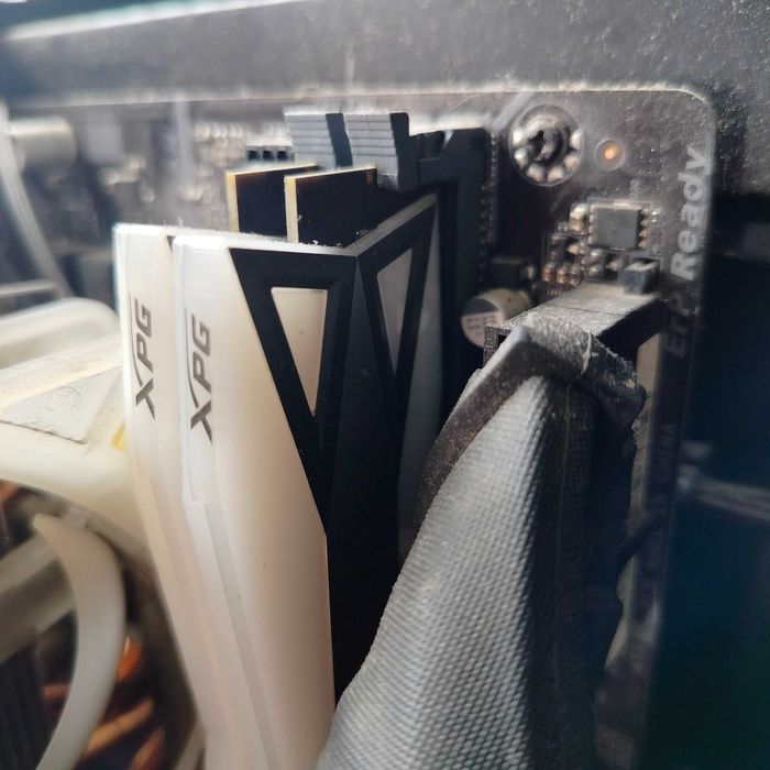 Komputer stacjonarny + monitor 144hz głośniki ,słuchawki dysk 1 Tera ssd