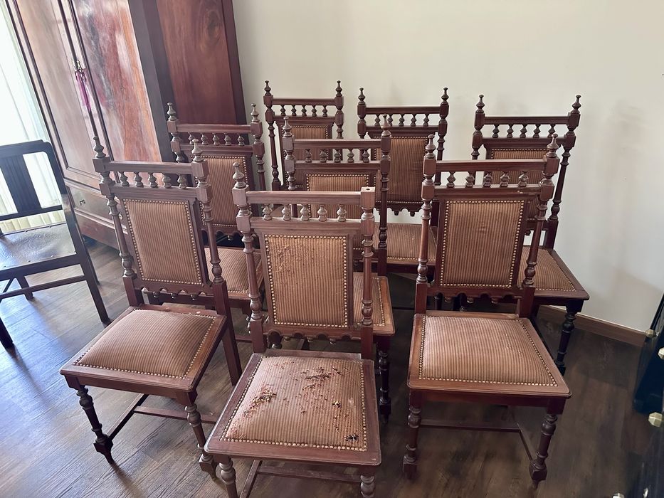 Conjunto de 8 Cadeiras de Madeira Nobre