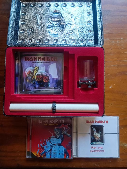 Caixa de Colecionador Iron Maiden, com 3 CD's