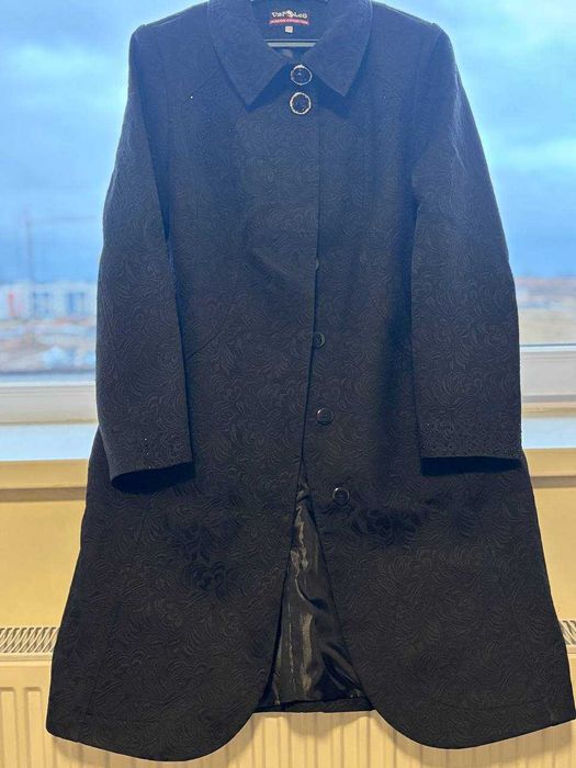 Жіноче пальто демісезонне