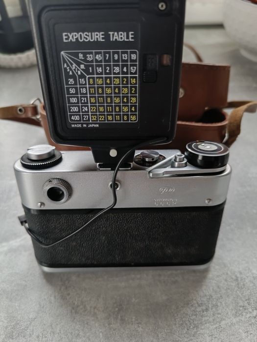 Stary aparat fotograficzny FED 5 B z lampą