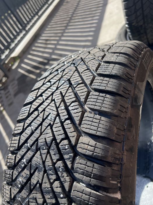Opony 215/50R18.