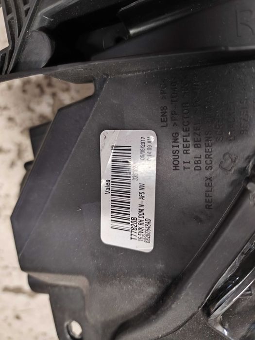 Lampa Prawa Jeep Grand Cherokee wk2 po 16