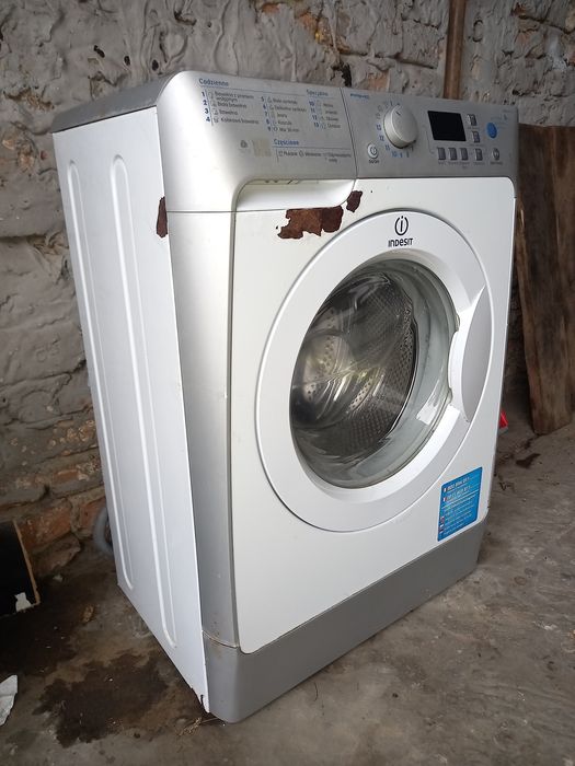 Продам робочу бу пралку індезіт. Під заміну підшипників.