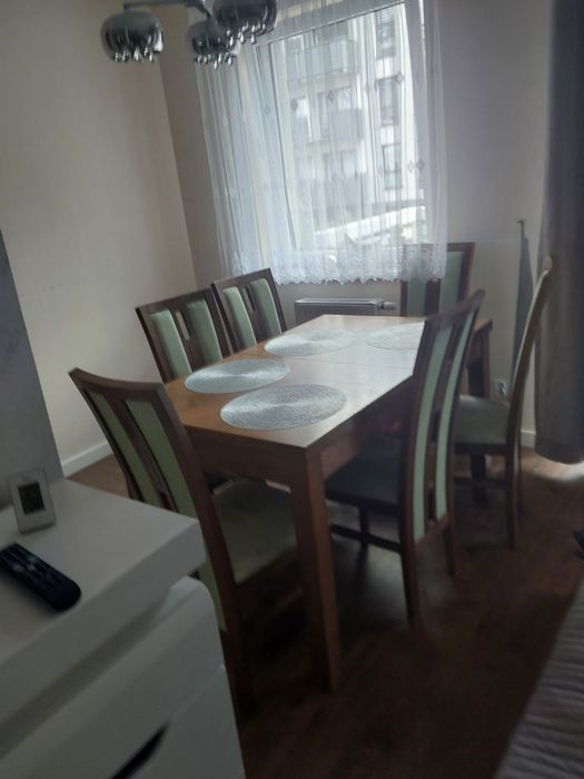 Stół plus 6 krzesel