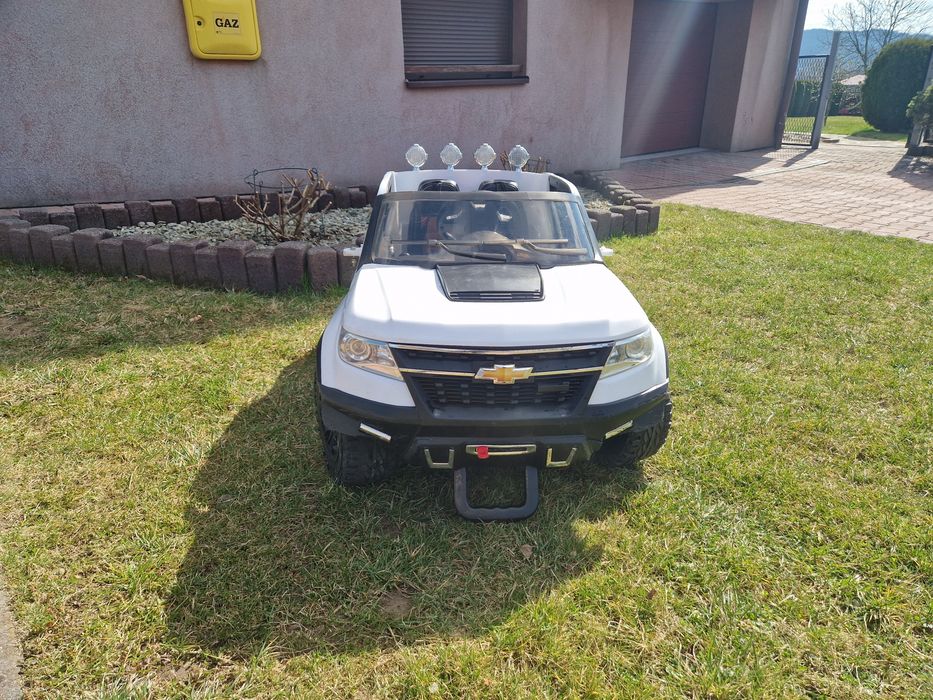 Samochodzik akumlatorowy