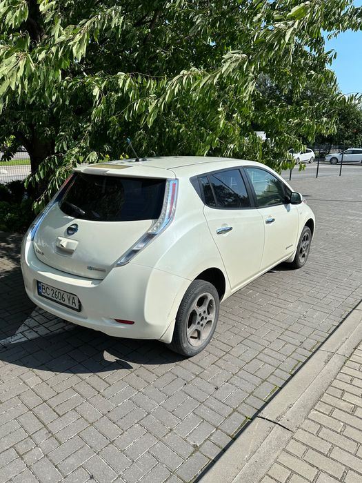 Nissan Leaf 2011, електро, автомат