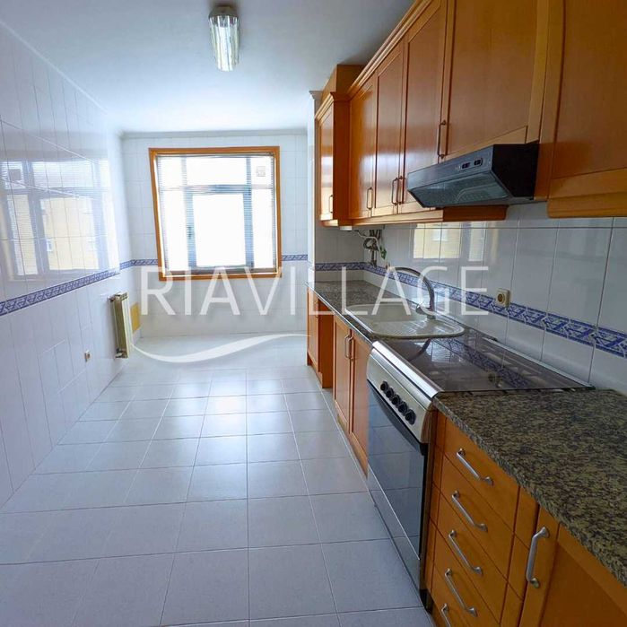 Apartamento T1 c/ garagem para arrendar (junto ao Glicínias - Aveiro)