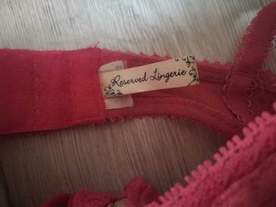 Komplet bielizny RESERVED biustonosz 75C + stringi S