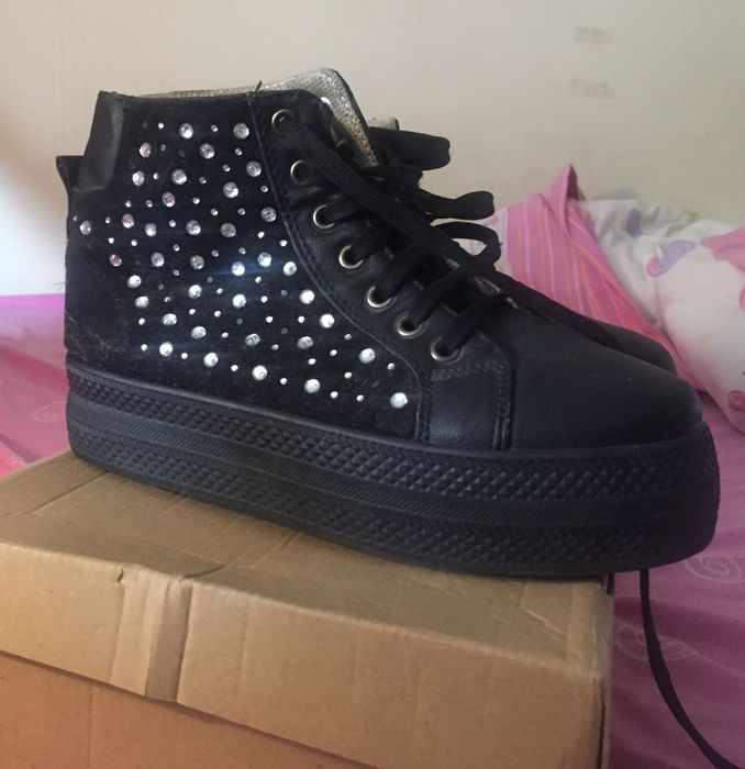 Tenis pretos com plataformas n.38/39