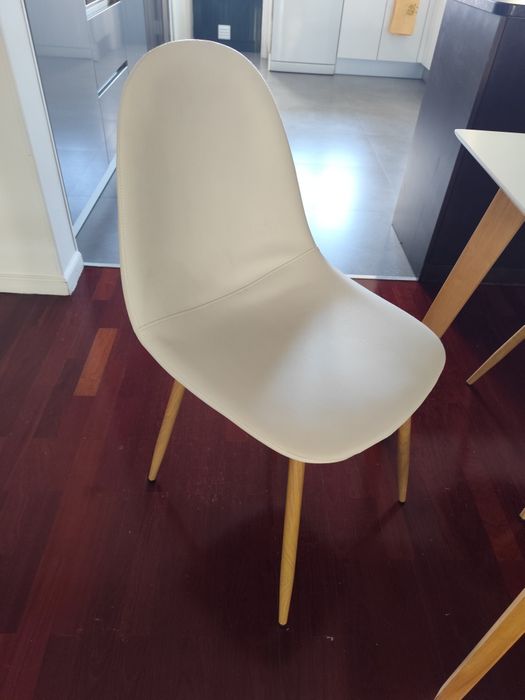 Conjunto Mesa e 4 cadeiras