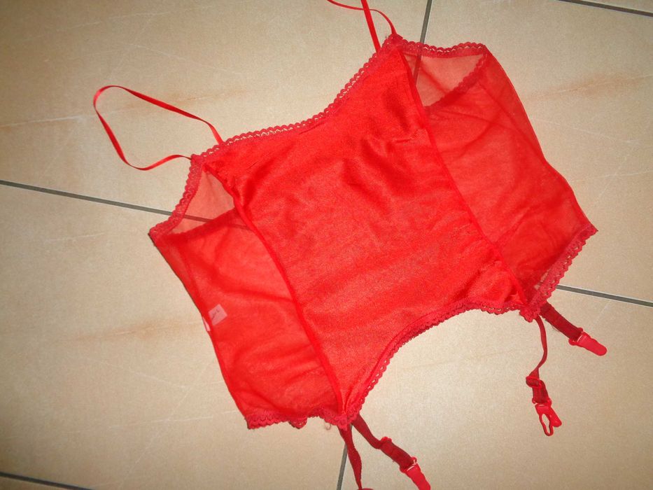 MARBELLA czerwona koszulka na ramiączkach z pasami do pończoch nylon gorset OKAZJA L