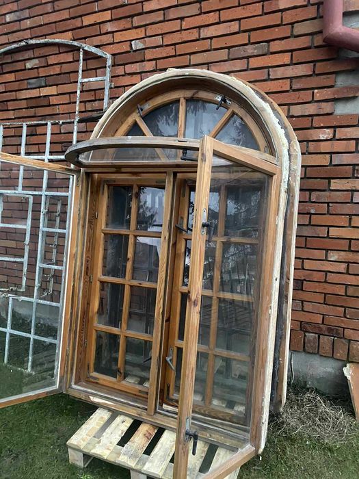 Drewniane okna łukowe