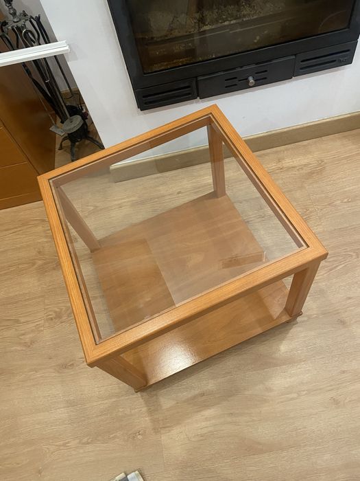 Mesa apoio sala com vidro.