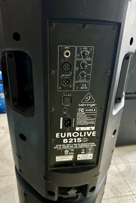 Colunas (par) Behringer Eurolive B215D