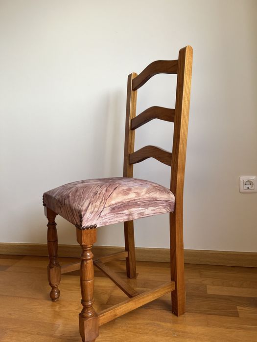 Cadeira de madeira maciça