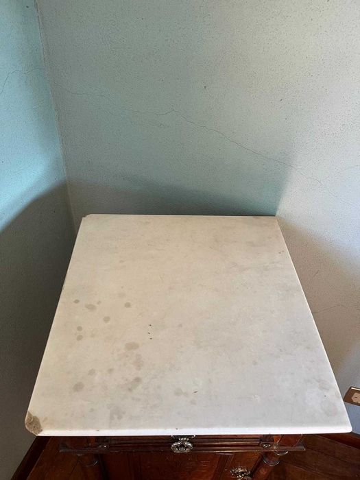 Conjunto de móveis em madeira maciça