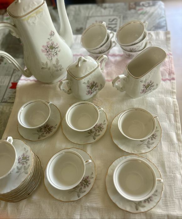 Magnífico Serviço de Café Vista Alegre Vintage - 12 Pessoas (27 Peças) - Nunca usado