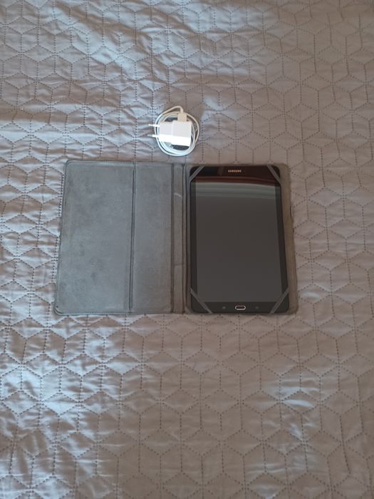Tablet Samsung Galaxy Tab E 9.6" com Capa e Carregador