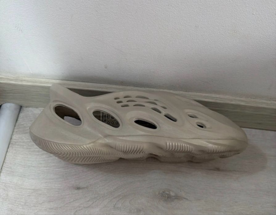 Yezzy Slide Runner