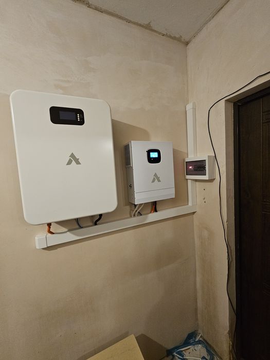 Підключу інвертор, зарядну станцію, генератор .та налаштую систему жив