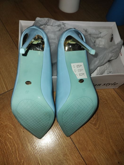 Nowe błękitne szpilki rozmiar 39 Seastar